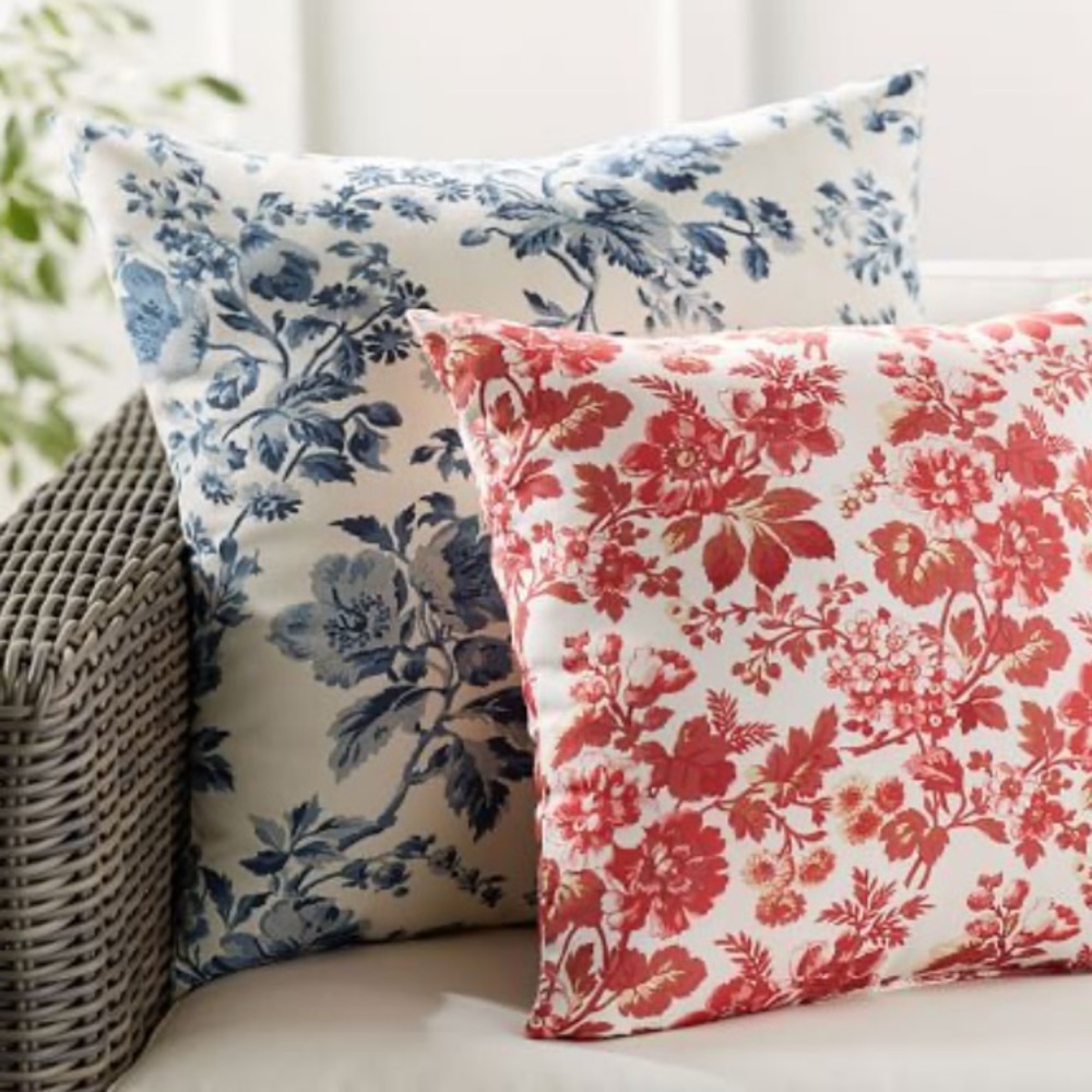 Pottery Barn Outdoor Americana Floral Accent Pillow Red Cream 18X18